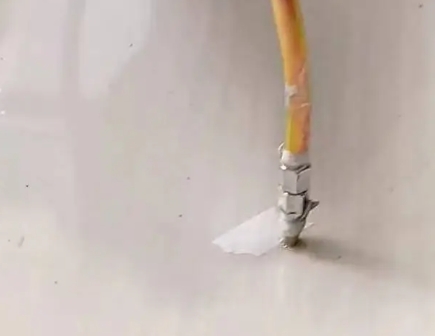 双辽瓷砖空鼓维修公司专业解答在瓷砖铺贴过程中，如果使用的砂料过粗（如全部使用了粗砂），可能会导致以下问题