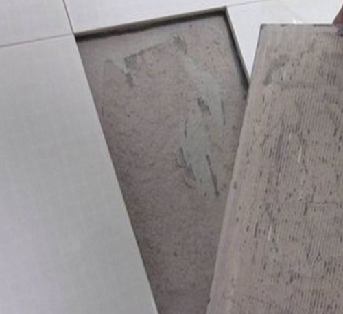 双辽瓷砖空鼓维修公司分享瓷砖铺贴时如果打浆（即涂抹在瓷砖背面和基层上的砂浆或瓷砖胶）过少，会带来以下问题